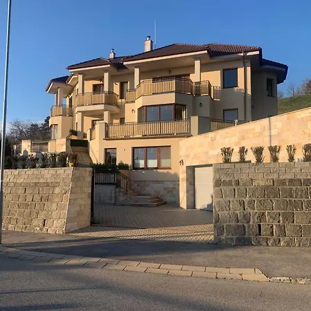 Clearvuehome Slavin Apartmán
